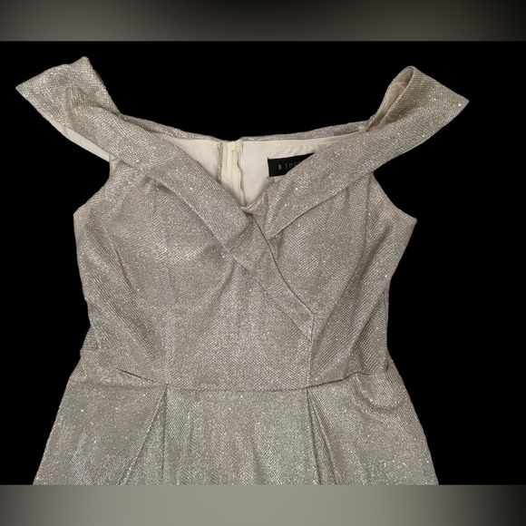 B. Smart Dress - Picture 7 of 9